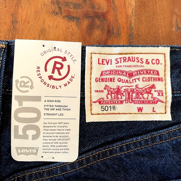 Levi's® Premium CIRCULAR 501® ORIGINAL FIT WOMEN'S JEANS - Picture 4 of 9